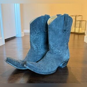 Woman’s OLD GRINGO size 9 leopard gray cowboy boots.